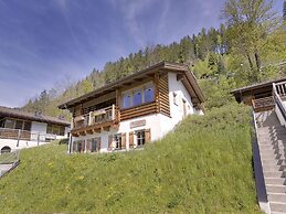 Deluxe Chalet With Pool in Konigsleiten