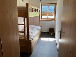 Deluxe Chalet With Pool in Konigsleiten