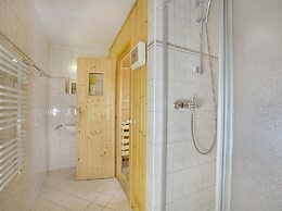 Quiet Chalet With Sauna in Konigsleiten