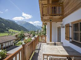 Quiet Chalet With Sauna in Konigsleiten