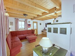 Quiet Chalet With Sauna in Konigsleiten