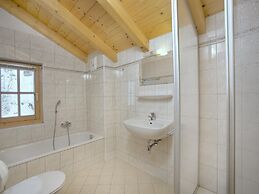 Quiet Chalet With Sauna in Konigsleiten