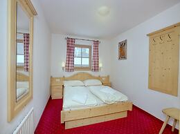 Quiet Chalet With Sauna in Konigsleiten