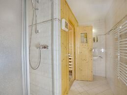 Quiet Chalet With Sauna in Konigsleiten