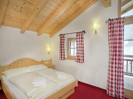Quiet Chalet With Sauna in Konigsleiten