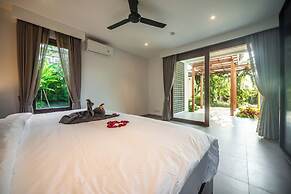 Luxury 4 Bedroom Bella Vista Villa