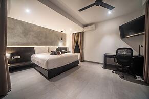 Luxury 4 Bedroom Bella Vista Villa