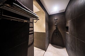 Luxury 4 Bedroom Bella Vista Villa