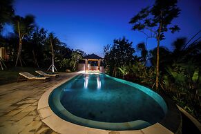 Luxury 4 Bedroom Bella Vista Villa