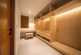 Luxury 4 Bedroom Bella Vista Villa