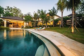 Luxury 4 Bedroom Bella Vista Villa