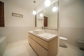 Luxury 4 Bedroom Bella Vista Villa