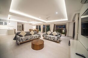 Luxury 4 Bedroom Bella Vista Villa