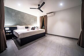 Luxury 4 Bedroom Bella Vista Villa