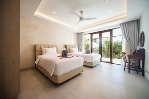 Luxury 4 Bedroom Bella Vista Villa