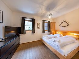 Luxurious Chalet With Sauna in Konigsleiten
