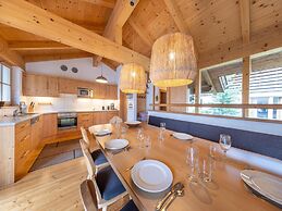 Luxurious Chalet With Sauna in Konigsleiten