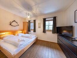 Luxurious Chalet With Sauna in Konigsleiten