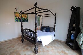 Emerald - 2BR Pool Villa Near Airport