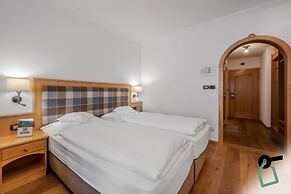 HOTIDAY Room Collection - Ortisei