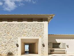 Villa in Tranquil Hillside Location