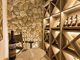 Villa in Tranquil Hillside Location