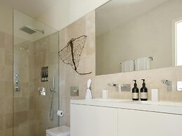 Villa in Tranquil Hillside Location