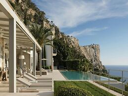 Villa in Tranquil Hillside Location