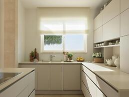 Villa in Tranquil Hillside Location