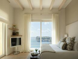 Villa in Tranquil Hillside Location