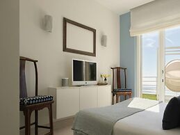 Villa in Tranquil Hillside Location