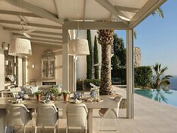 Villa in Tranquil Hillside Location