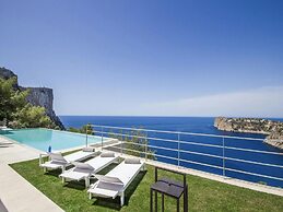 Villa in Tranquil Hillside Location