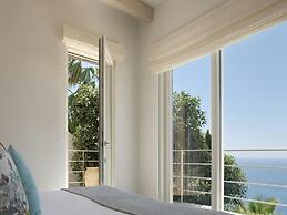 Villa in Tranquil Hillside Location