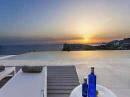 Villa in Tranquil Hillside Location