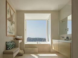 Villa in Tranquil Hillside Location