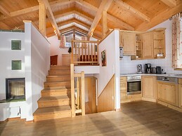 Deluxe Chalet With Pool in Konigsleiten