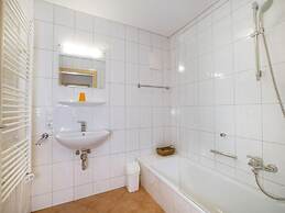 Deluxe Chalet With Pool in Konigsleiten