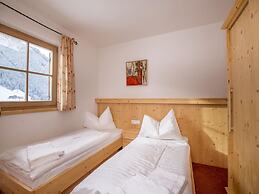 Deluxe Chalet With Pool in Konigsleiten