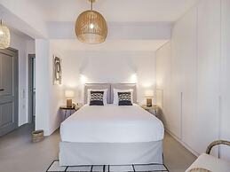 Stunning Villa With Modern Decor