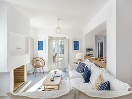 Stunning Villa With Modern Decor