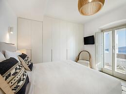 Stunning Villa With Modern Decor