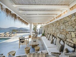 Stunning Villa With Modern Decor