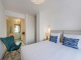 Stunning Villa With Modern Decor