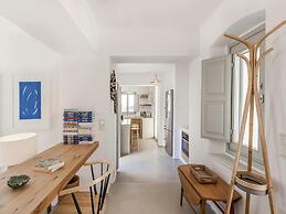 Stunning Villa With Modern Decor