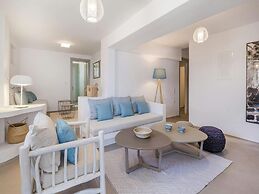 Stunning Villa With Modern Decor