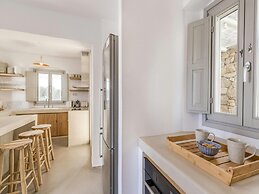 Stunning Villa With Modern Decor