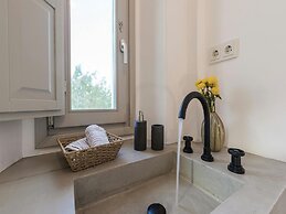 Stunning Villa With Modern Decor