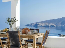 Stunning Villa With Modern Decor