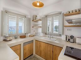 Stunning Villa With Modern Decor